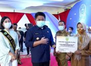 Herman Deru : Gemar Membaca Kunci Kesuksesan