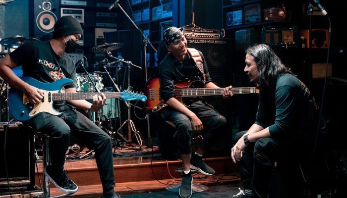 Ello Jadi Vokalis Dewa 19, Netizen Jadi Heboh